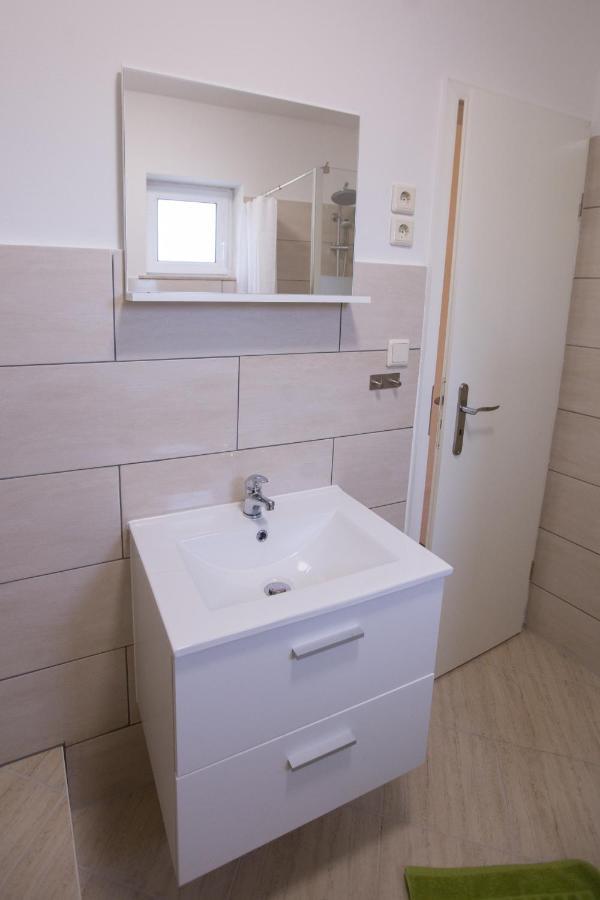 Ferienwohnung Smillenzweg Mit Garten โลห์เมอ ภายนอก รูปภาพ
